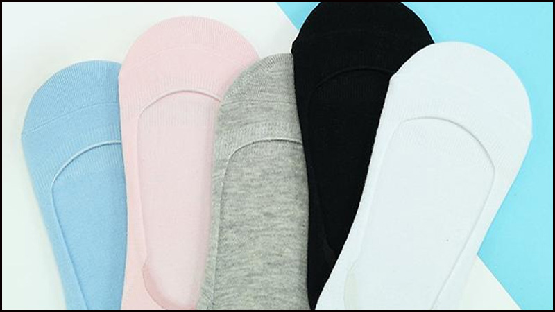 Bạn chỉ nên chọn tất đúng size chân của mình