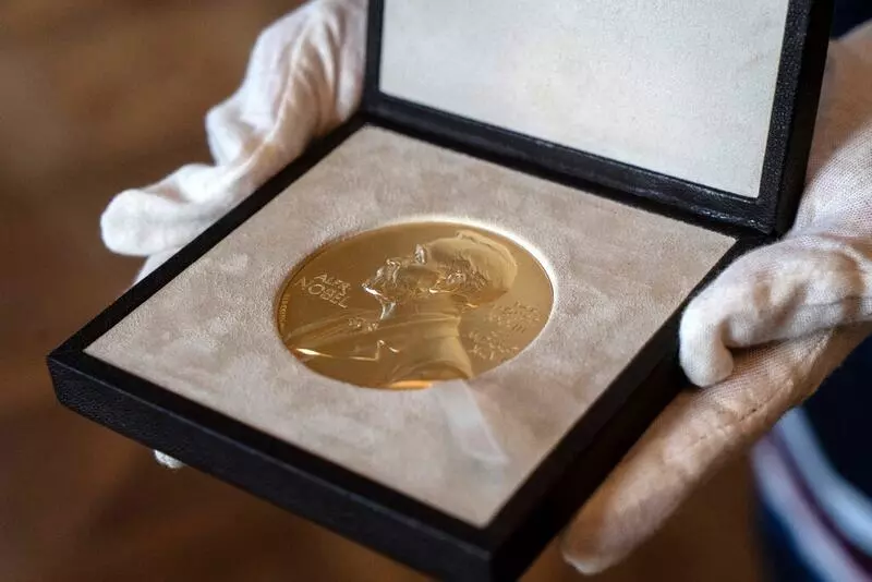 Giải Nobel là danh hiệu quốc tế được trao hàng năm