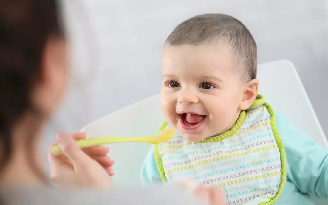 Bột ăn dặm của bé phải có đủ 4 nhóm thức ăn quan trọng