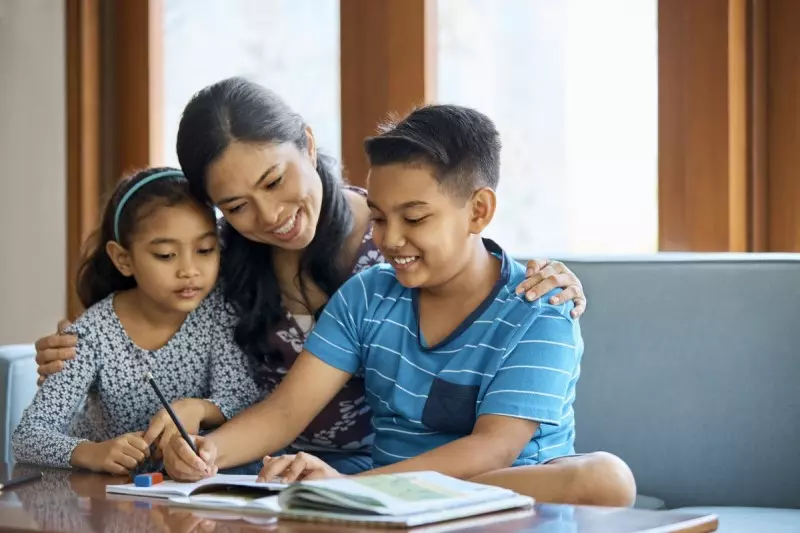 Cha mẹ Nhật không bao giờ tiết kiệm lời khen