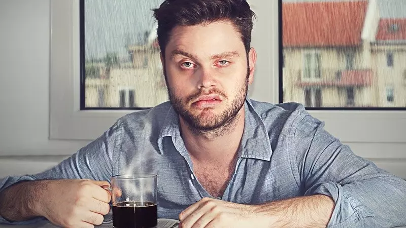 Hangover là hội chứng bao gồm các triệu chứng khó chịu xuất hiện sau khi uống quá nhiều đồ uống có cồn