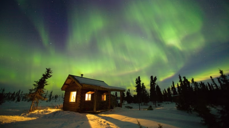 Bầu trời rực sáng với cực quang ở Fairbanks, Alaska