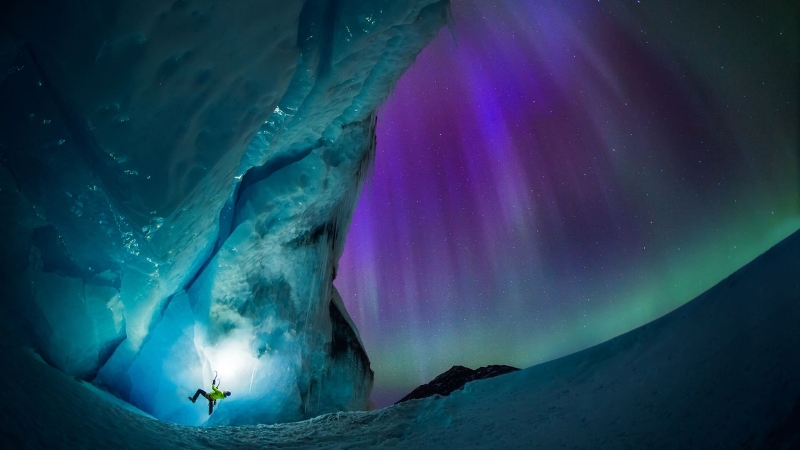 "Thế giới khác" (của Paul Zizka) chụp tạo sông băng Athabasca – Alberta, Canada