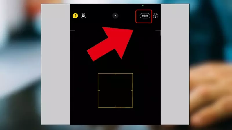 Bạn cũng có thể bật HDR một cách thủ công bằng cách nhấn vào nút HDR khi đang ở trong máy ảnh