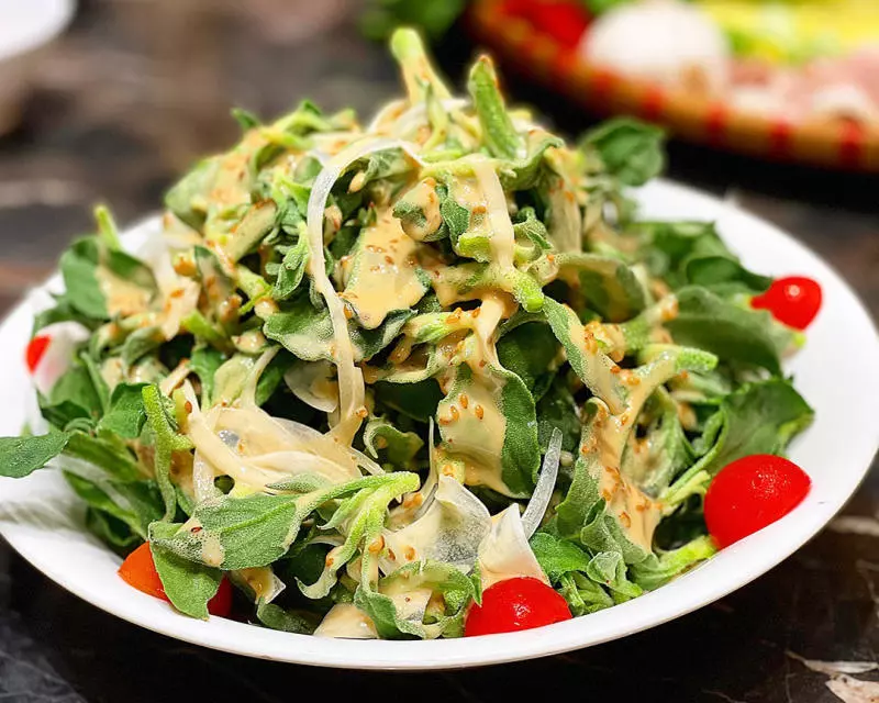 Salad rau bông tuyết cà chua