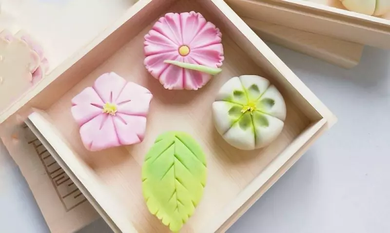 Theo tiếng Hán Wagashi là "Hòa quả tử" nghĩa là vẻ đẹp thiên nhiên