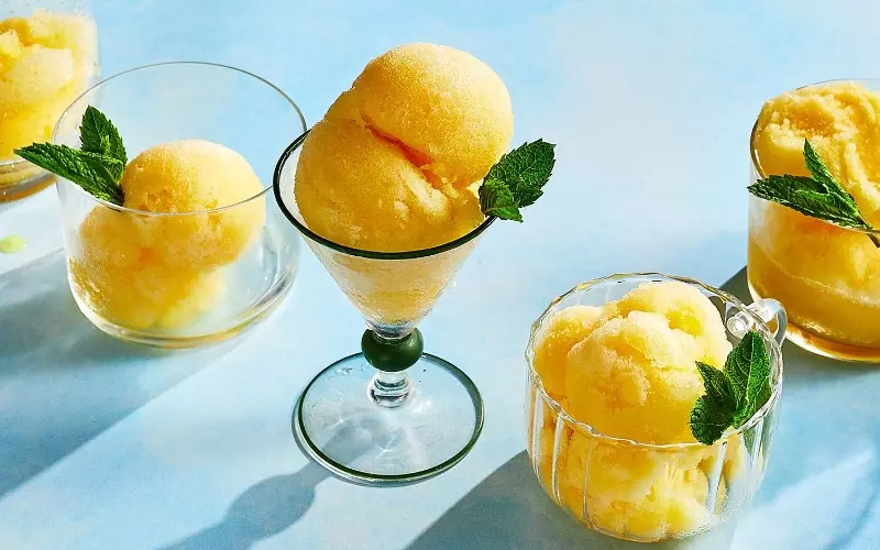 Sorbet là một món tráng miệng đông lạnh