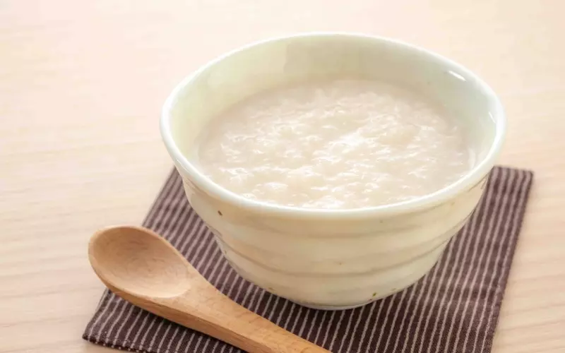 Amazake được tạo ra bằng cách lên men cơm được nấu từ gạo, xôi, nếp