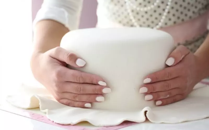 Thời gian để tạo hành Fondant phủ ngoài và trang trí là khác nhau