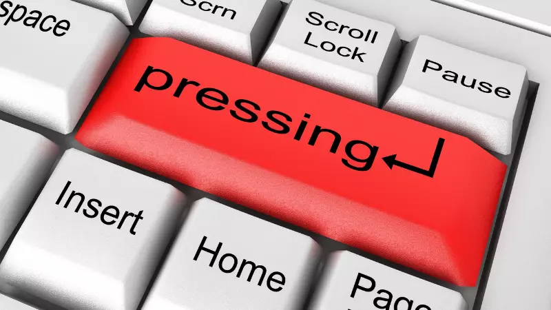 Pressing cũng mang nhiều hàm nghĩa khi được sử dụng trong tiếng Anh