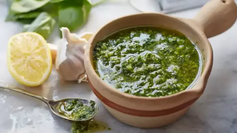 Hương vị béo thơm, mằn mặn, cay the nhẹ của sốt pesto biến tấu đem lại cảm giác lạ miệng