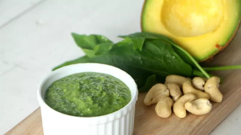 Sốt Pesto chay lại vô cùng thơm ngon, bổ dưỡng, với vị béo ngon khiến bạn khó cưỡng