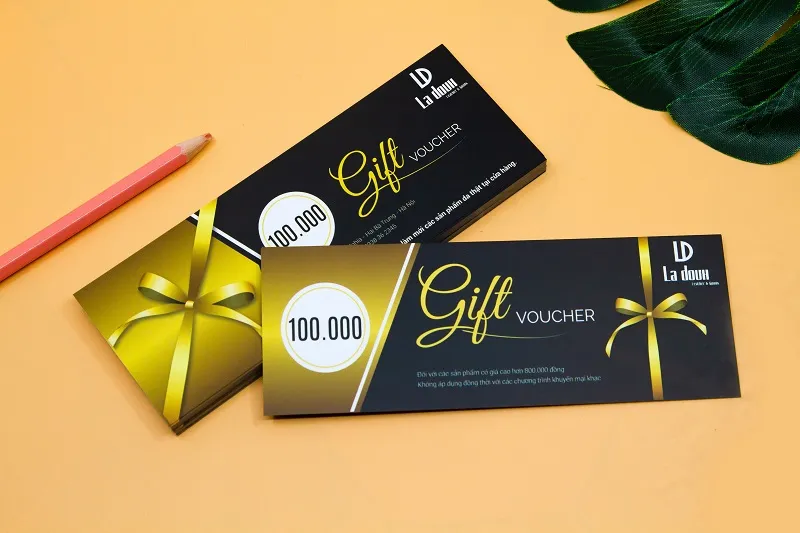 Voucher là phiếu giảm giá của một cửa hàng được đưa đến tay khách hàng