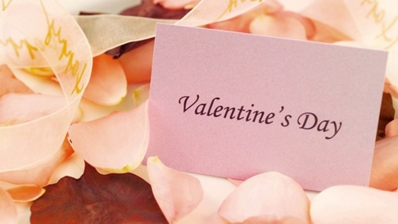 Các cặp đôi thường tặng nhau những món quà trong ngày Valentine