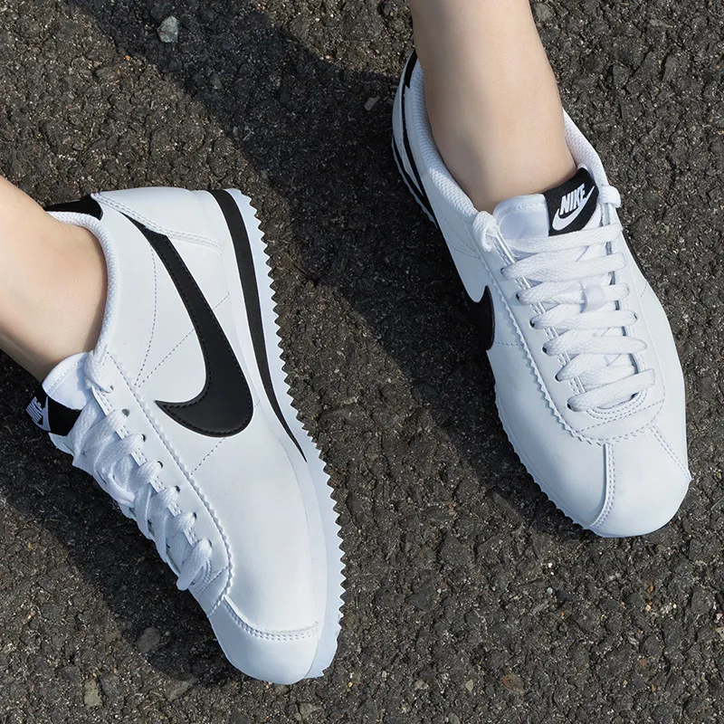 Nike Cortez là một trong những loại giày nhảy C Walk phổ biến