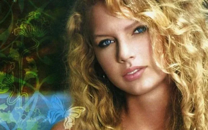 Album đầu tay của cô nàng Taylor Swift mang tên cô