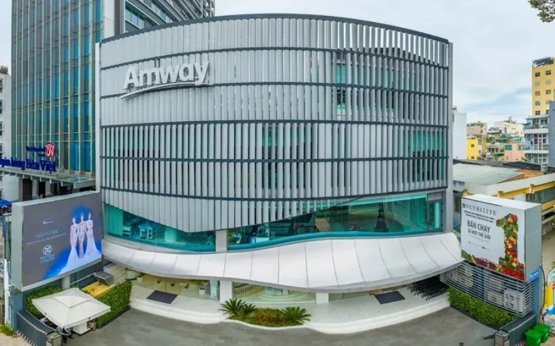 Năm 1971 - 1973, Amway đã mở rộng sang Úc đến các vùng của Châu Âu và châu Á